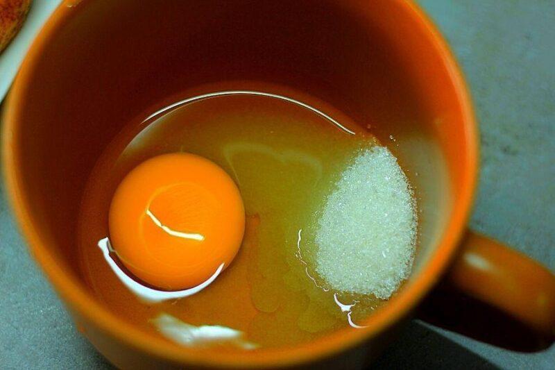 Яйцо и сахар